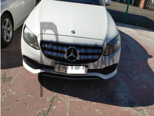 2017 Mercedes-Benz E220 d, photograph 3