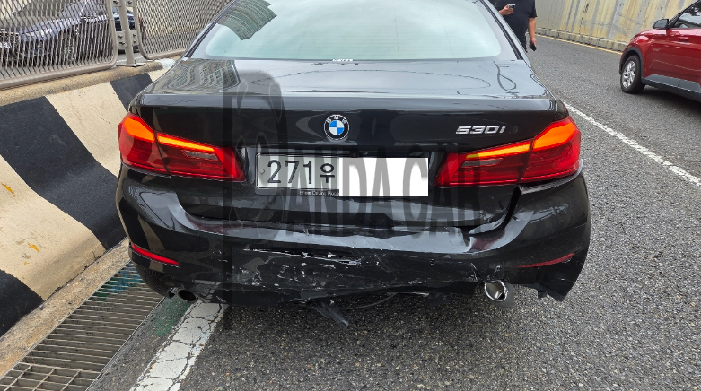 2020 BMW 530i Luxury, photograph 1