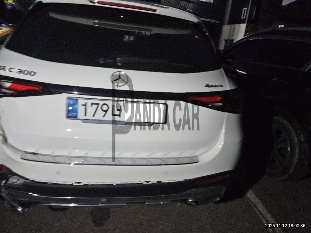 2025 Mercedes-Benz GLC300 4MATIC, photograph 3