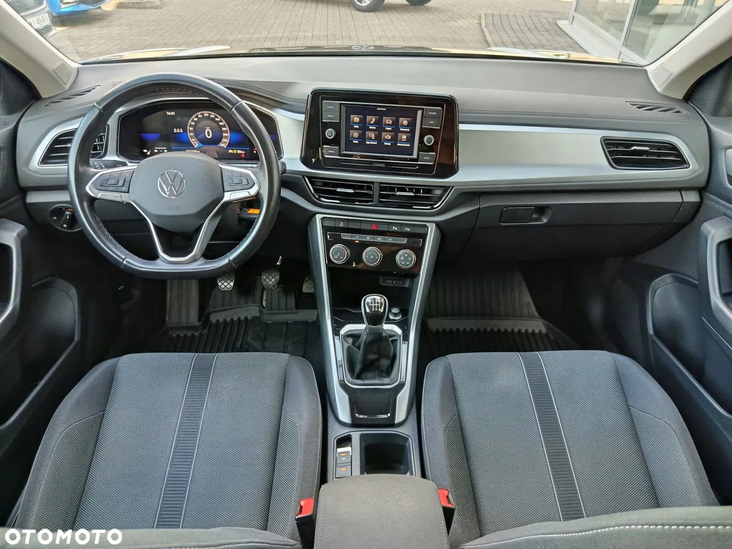 2022 Volkswagen T-Roc 1.5 TSI Life, photograph 5