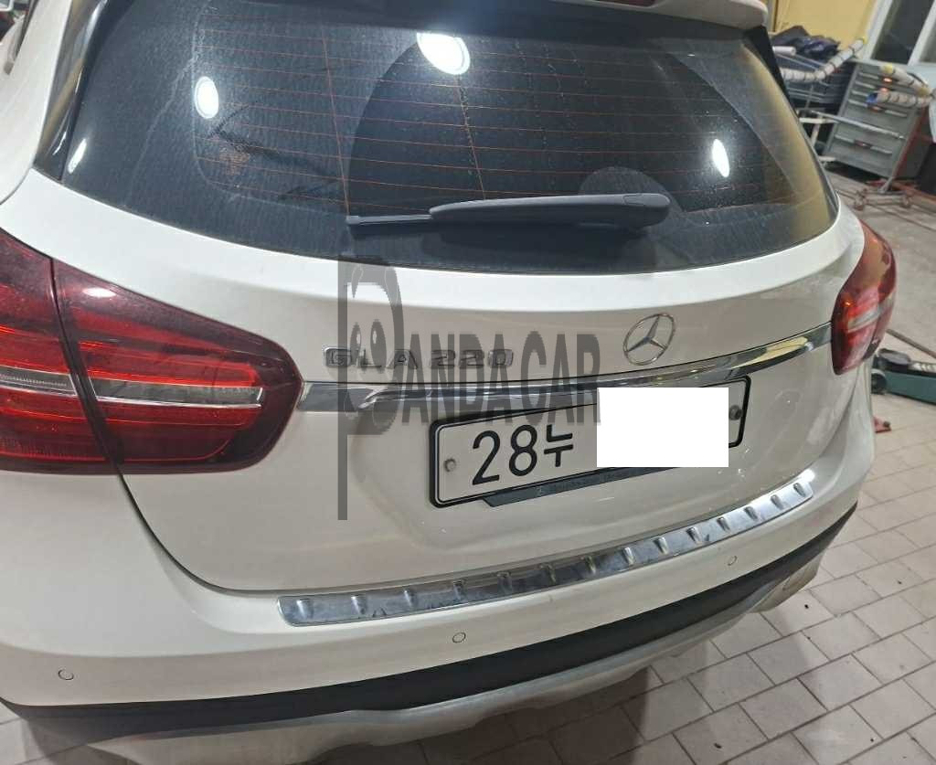 2019 Mercedes-Benz GLA220, photograph 2