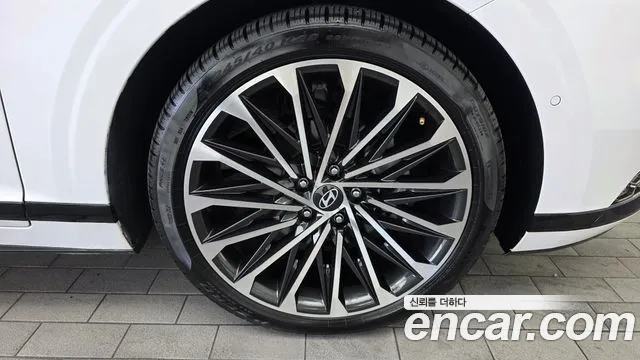 Hyundai Grandeur Calligraphy — photo 1 of 37