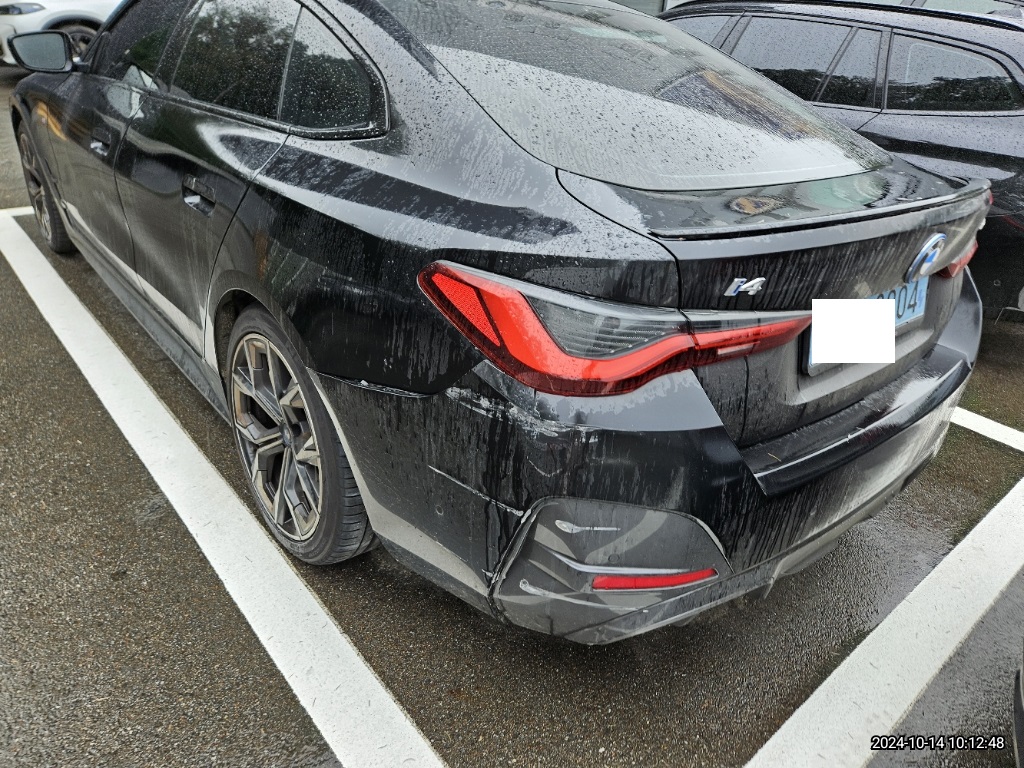 2023 BMW i4 eDrive40, photograph 2