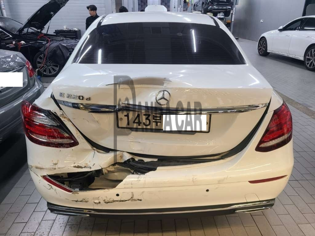 2020 Mercedes-Benz Benz E220 d, photograph 1