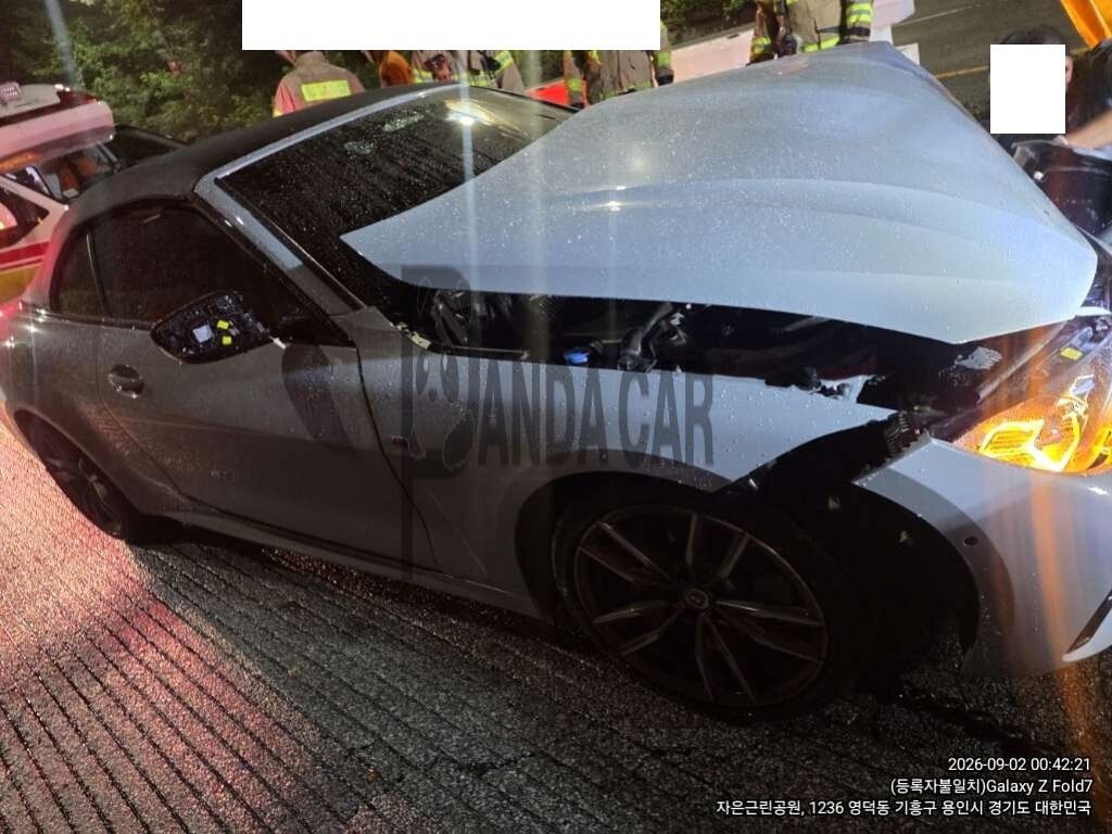 2023 BMW M440i xDrive Convertible, photograph 2