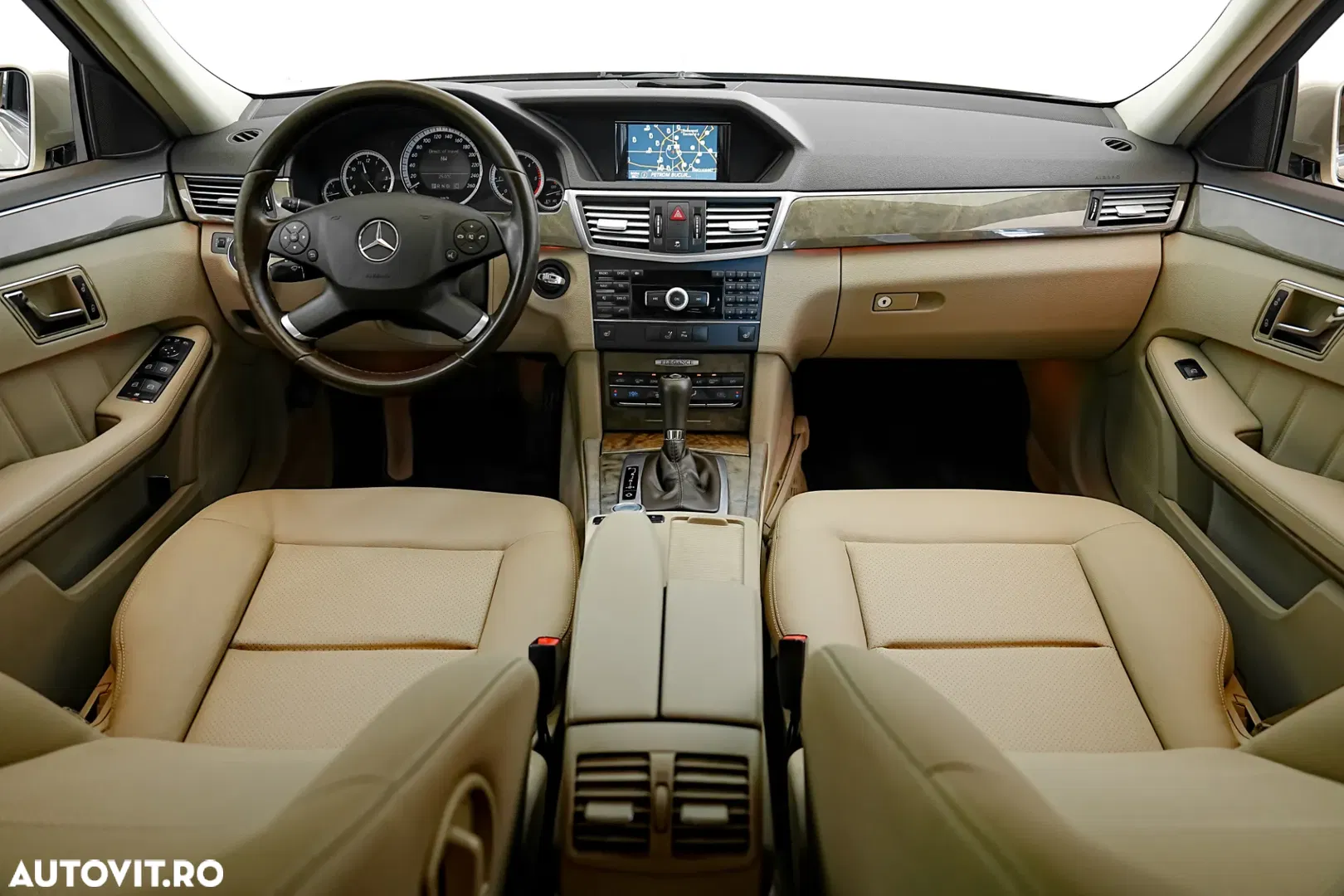 2010 Mercedes-Benz E 220 CDI DPF BlueEFFICIENCY Automatik Elegance, photograph 5
