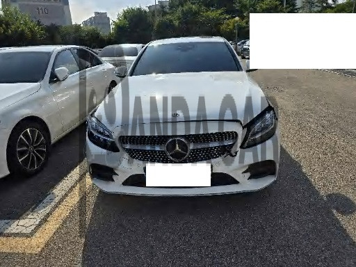 2021 Mercedes-Benz C200, photograph 2