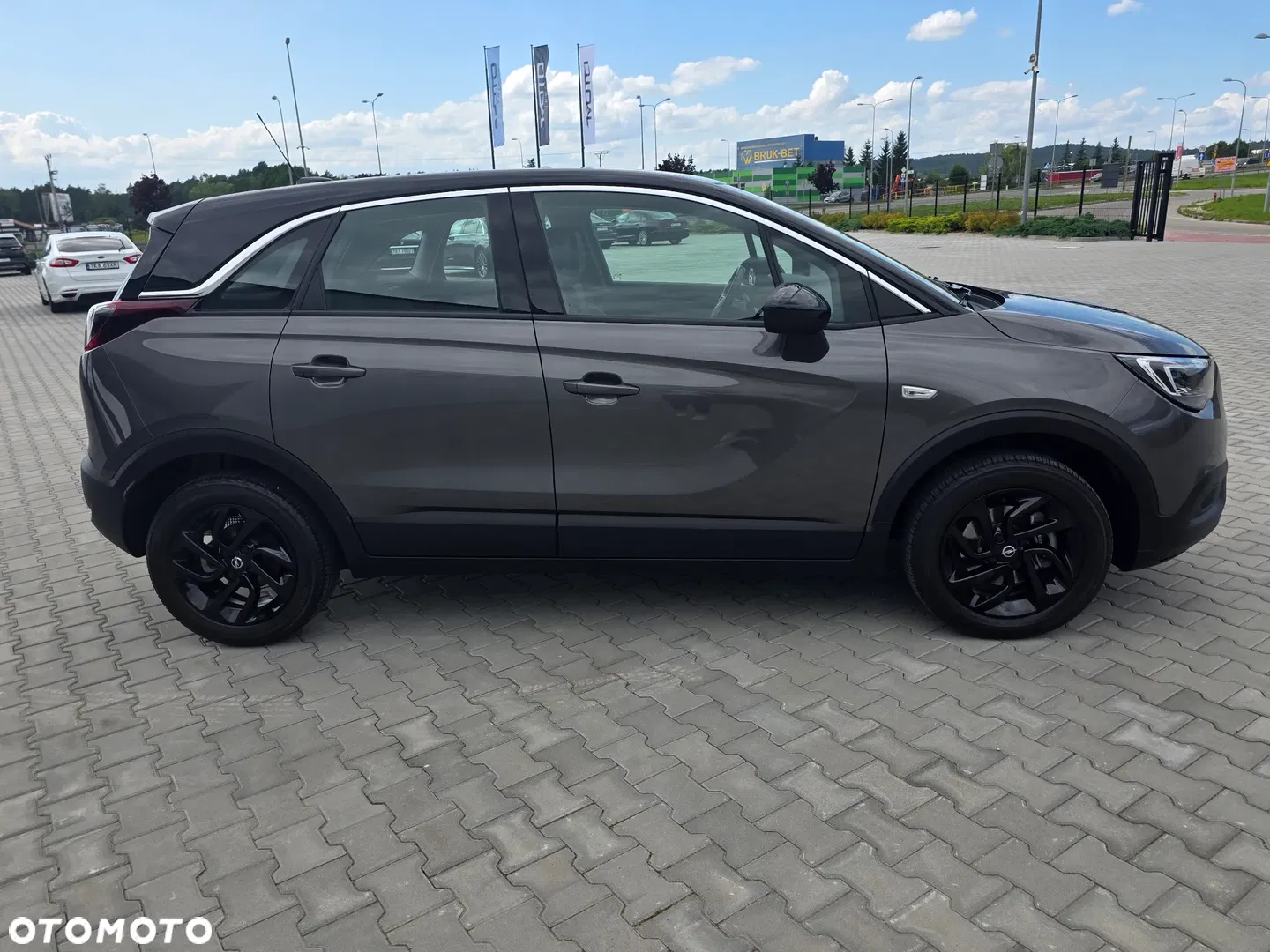 2020 Opel Crossland X, photograph 2