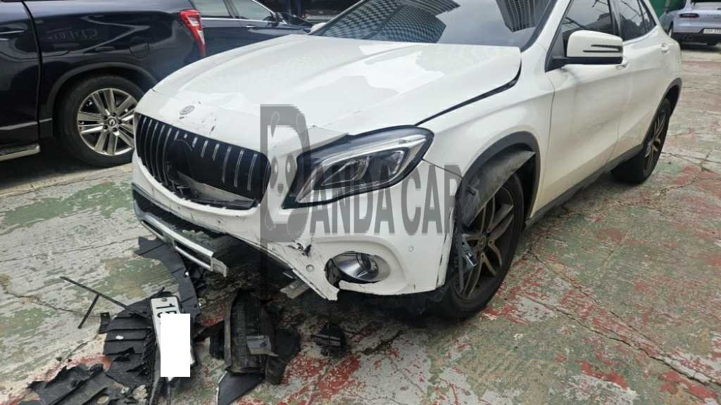 2018 Mercedes-Benz GLA220, photograph 2