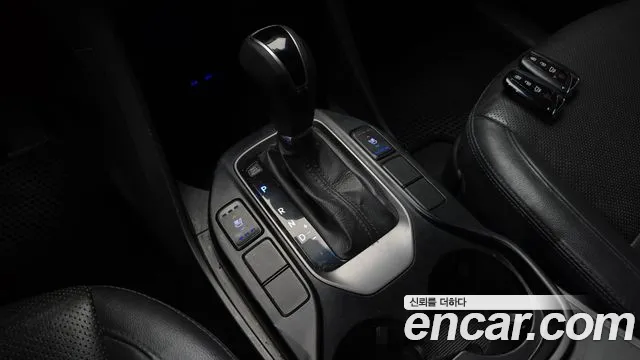 Hyundai Santafe Diesel(e-VGT) 2.0 2WD Exclusive — photo 1 of 20