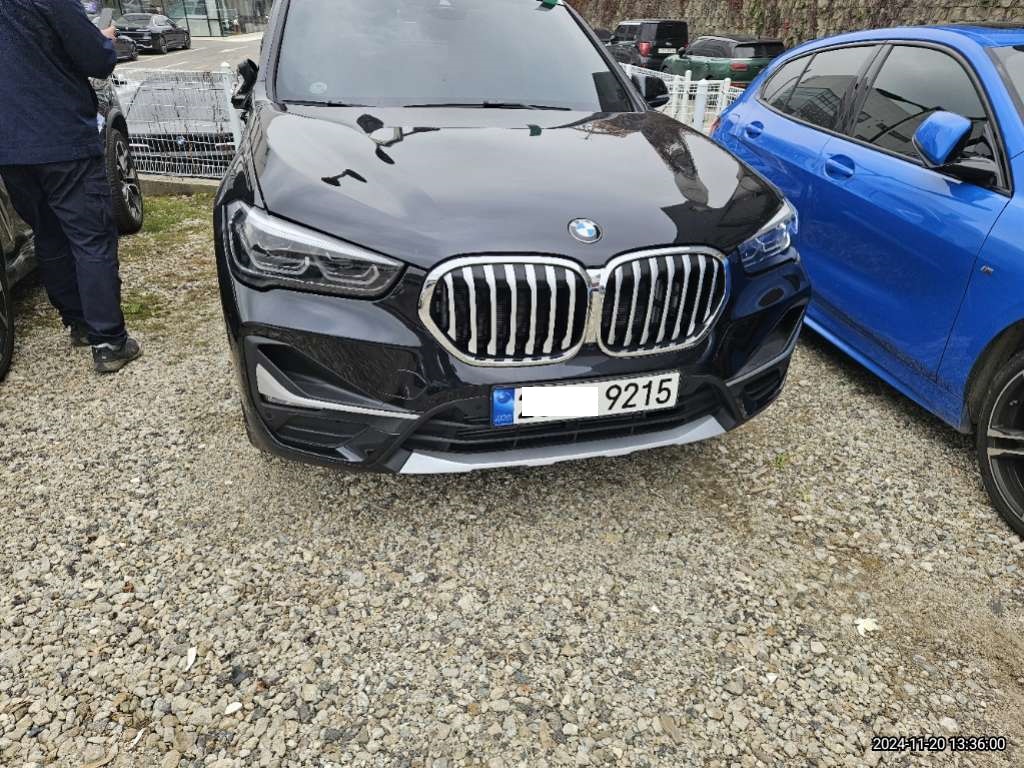 2022 BMW X1 xDrive20i, photograph 1