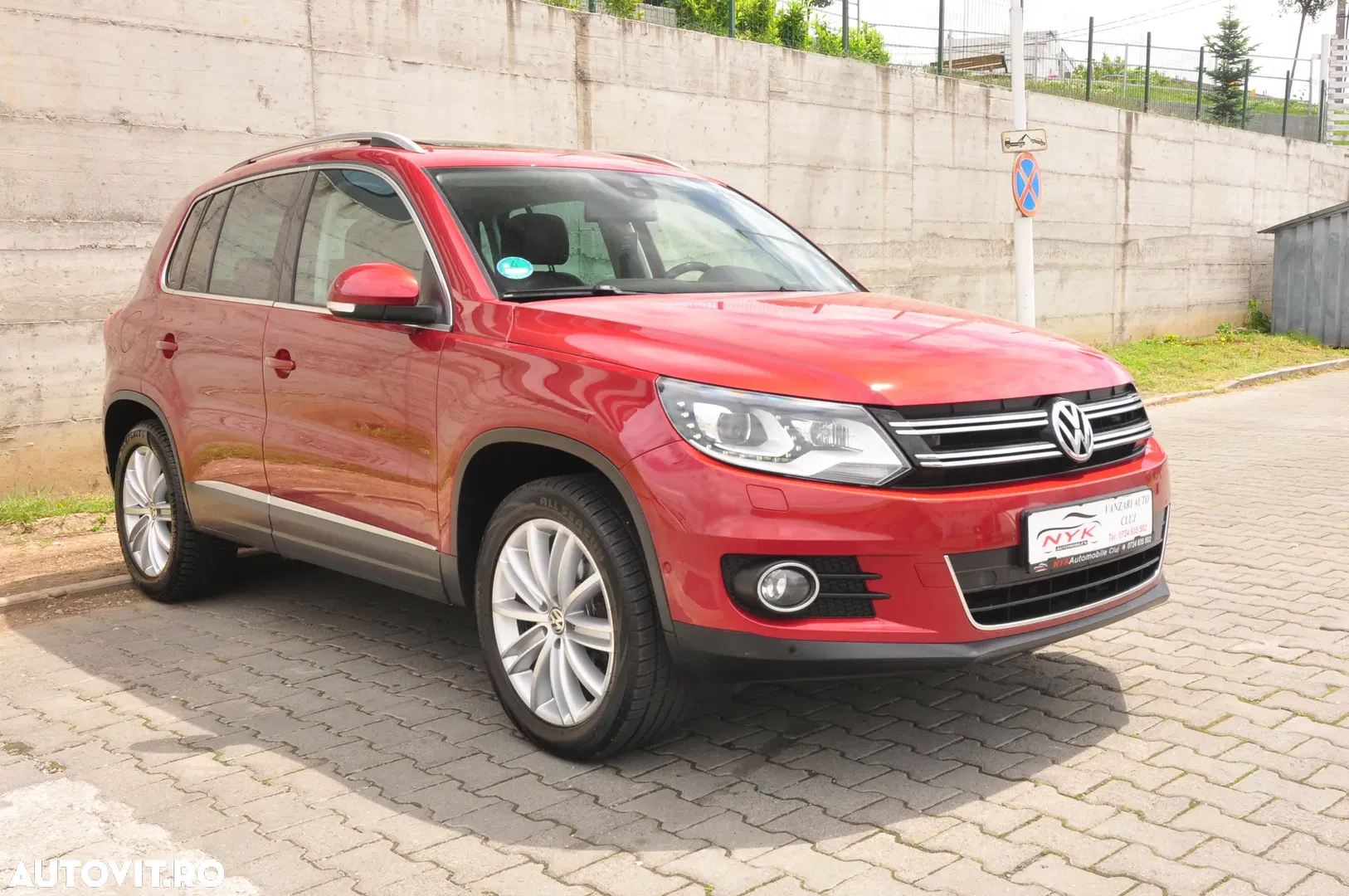2015 Volkswagen Tiguan 2.0 TDI 4Motion DSG BMT Sport & Style, photograph 2