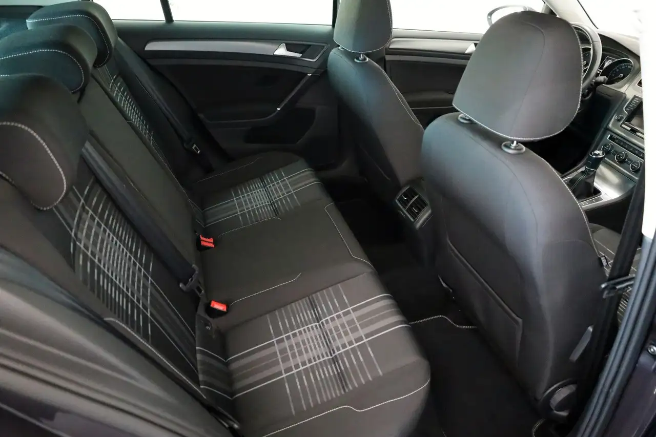2015 Volkswagen Golf VII Lim. Lounge SH,PDC,SR+WR, photograph 6