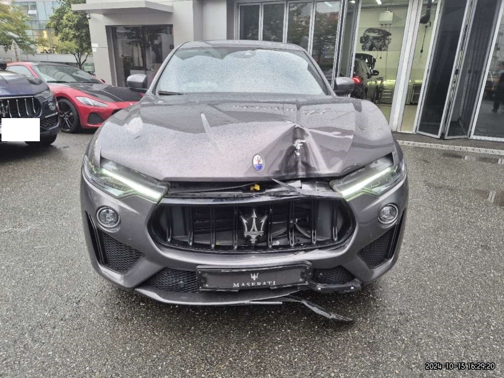 2020 Maserati Levante Trofeo, photograph 3