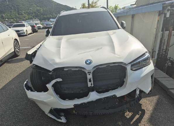2023 BMW iX3 M Sport, photograph 3