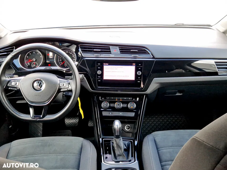 2022 Volkswagen Touran 1.5 TSI DSG Highline, photograph 10