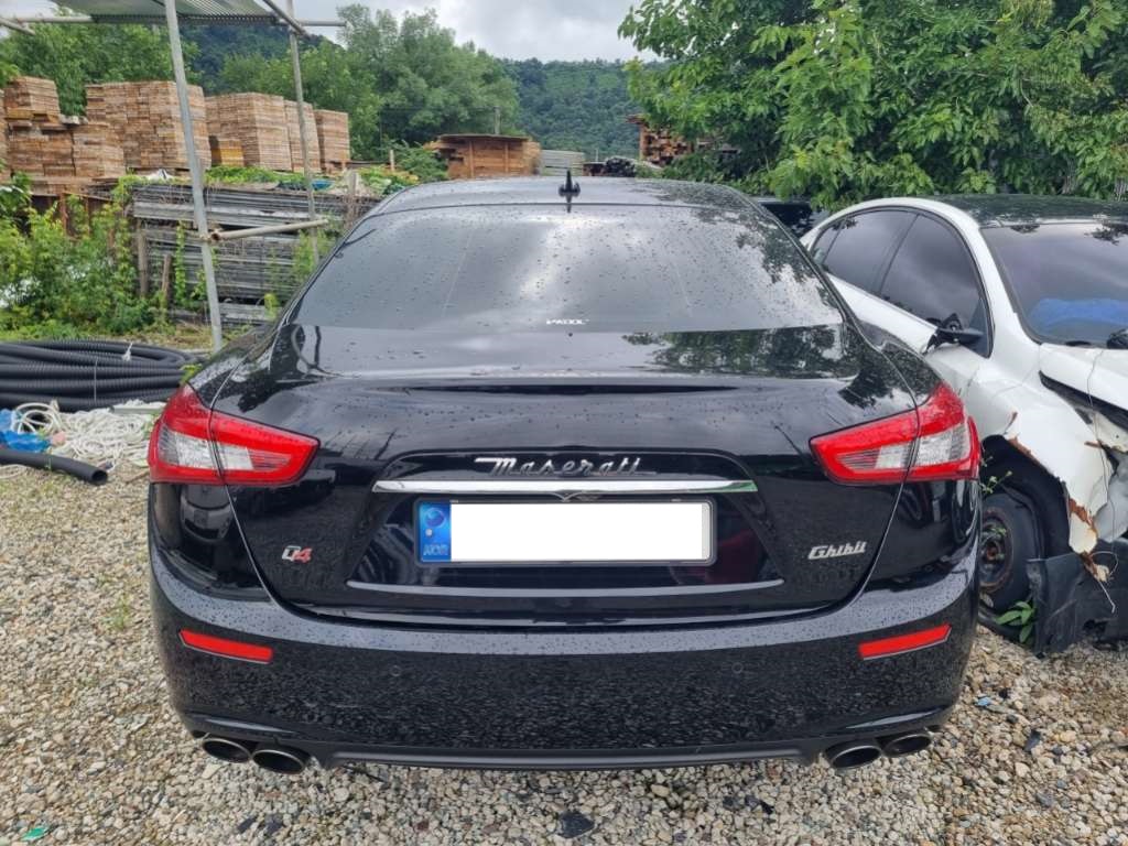 2016 Maserati Ghibli S Q4, photograph 3