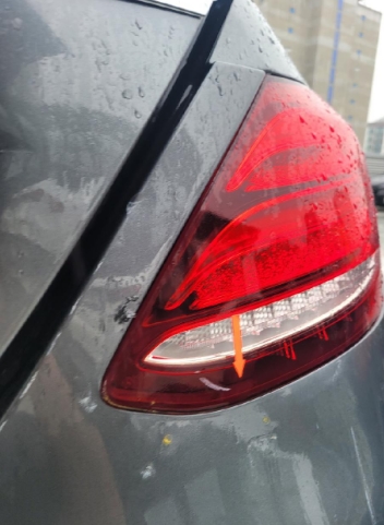 2019 Mercedes-Benz E300, photograph 2