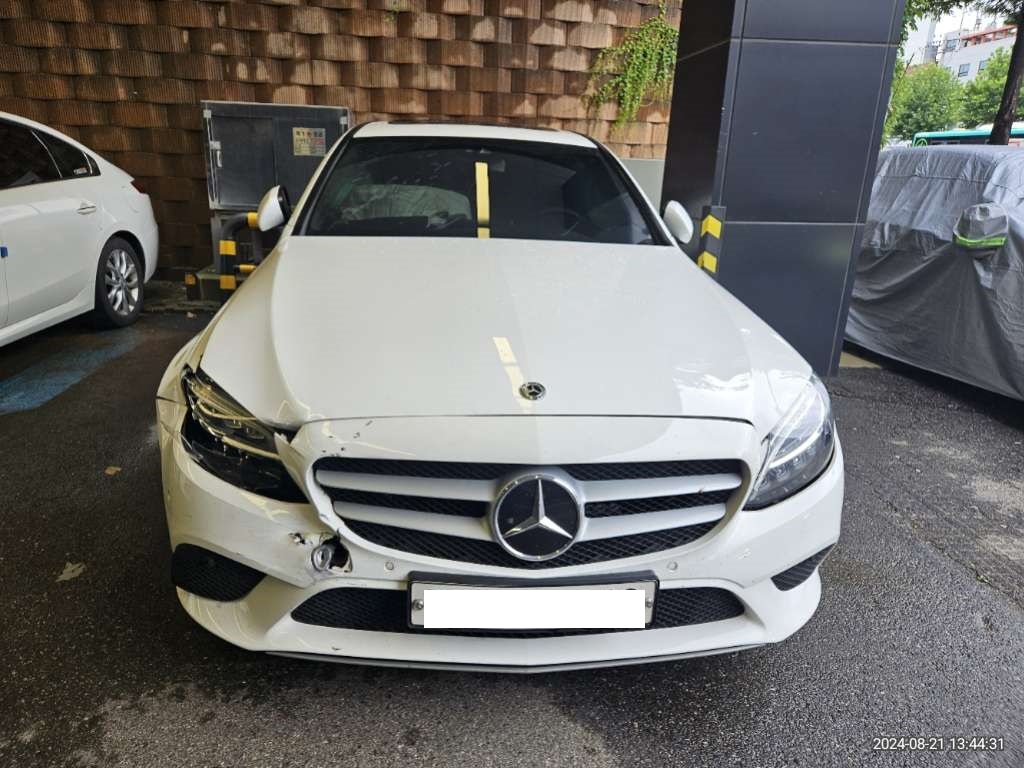 2020 Mercedes-Benz C200, photograph 4