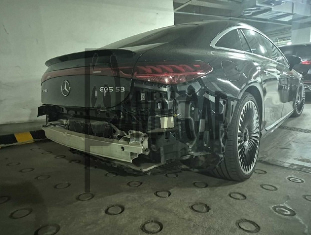 2022 Mercedes-AMG EQS53 4MATIC +, photograph 3
