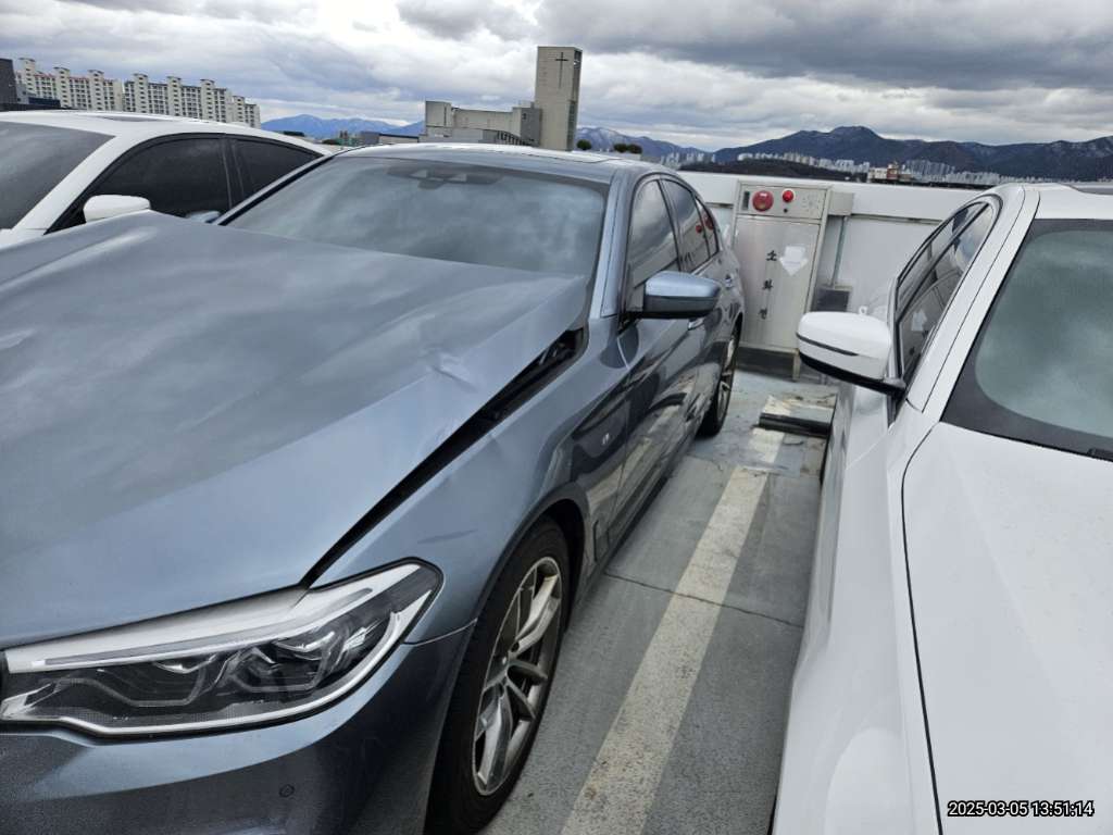 2017 BMW 530i, photograph 2