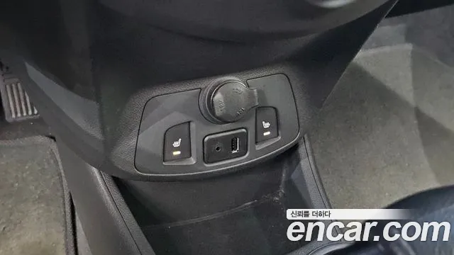 2013 ChevroletGMDaewoo Spark LT, photograph 4