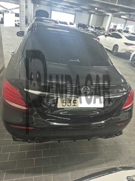 2019 Mercedes-Benz E220 d 4Matic, photograph 2