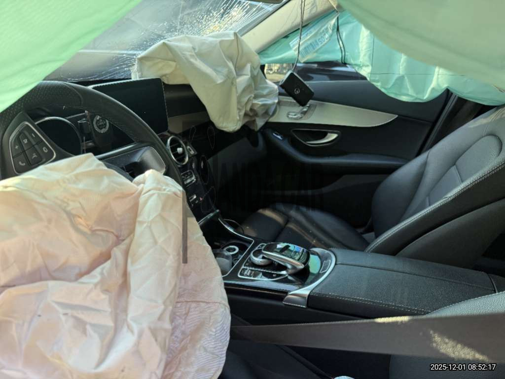 2018 Mercedes-Benz C200, photograph 2