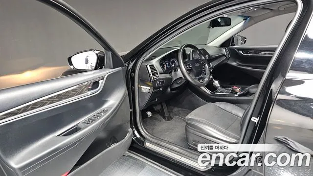 Hyundai Grandeur 2.4 Modern — photo 1 of 30