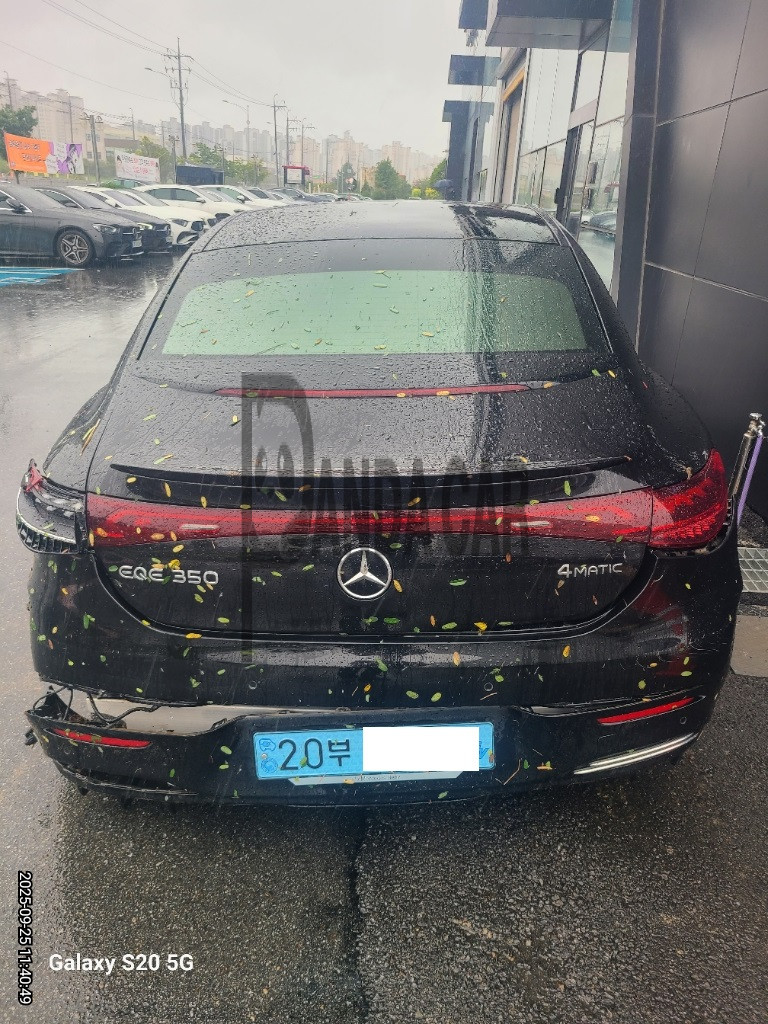 2023 Mercedes-Benz EQE350 4MATIC, photograph 3