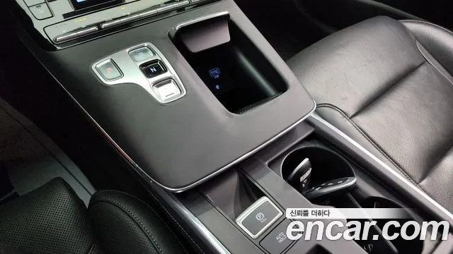 2021 Hyundai Grandeur Calligraphy, photograph 3