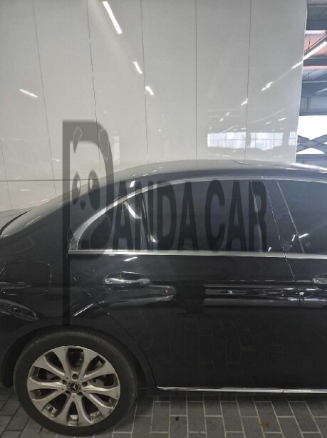 2019 Mercedes-Benz E220 d 4Matic, photograph 3