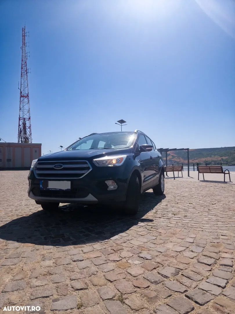 2017 Ford Kuga 1.5 TDCi 2x4 Business Edition, photograph 1