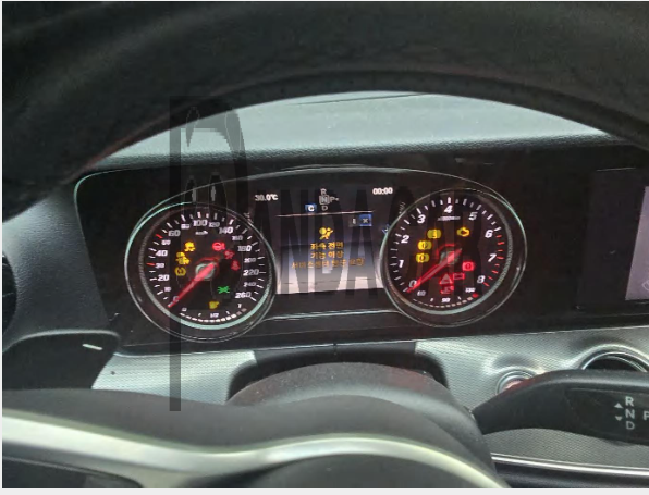 2019 Mercedes-Benz E300, photograph 2