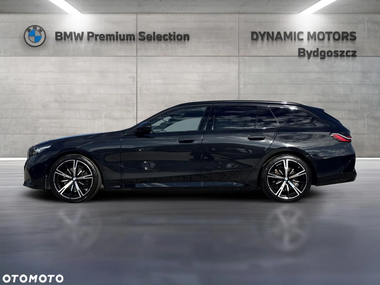 2025 BMW Seria 5 520d xDrive mHEV M Sport, photograph 2