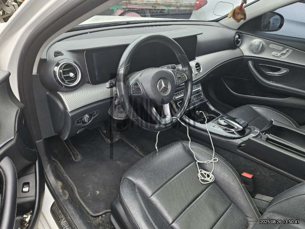 2017 Mercedes-Benz E300, photograph 3