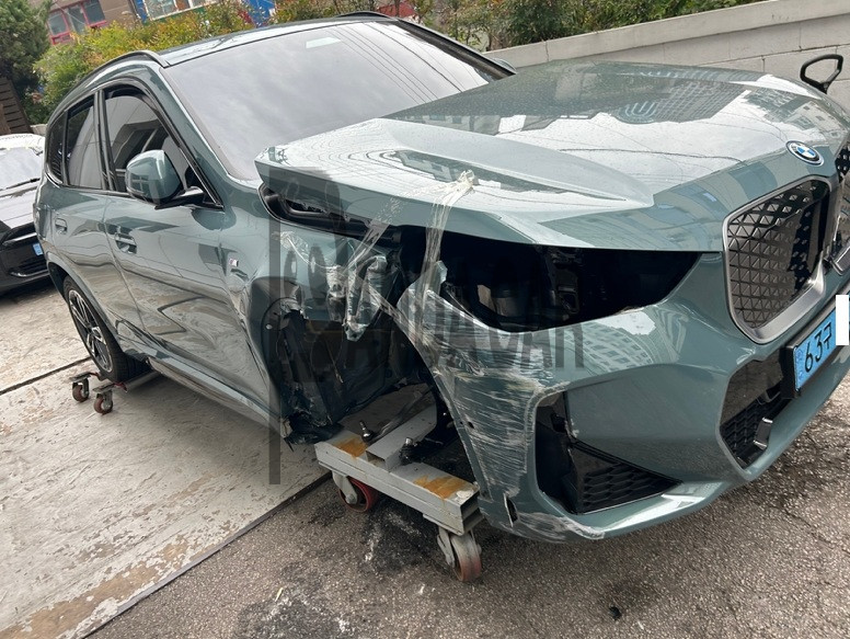 2024 BMW iX1 xDrive30, photograph 3