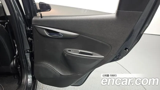 2017 ChevroletGMDaewoo Spark LT, photograph 3