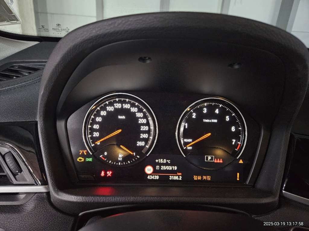 2022 BMW X1 xDrive20i, photograph 5