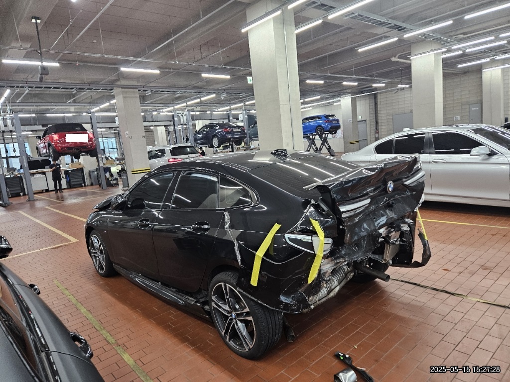 2022 BMW 220i Gran Coupe, photograph 5