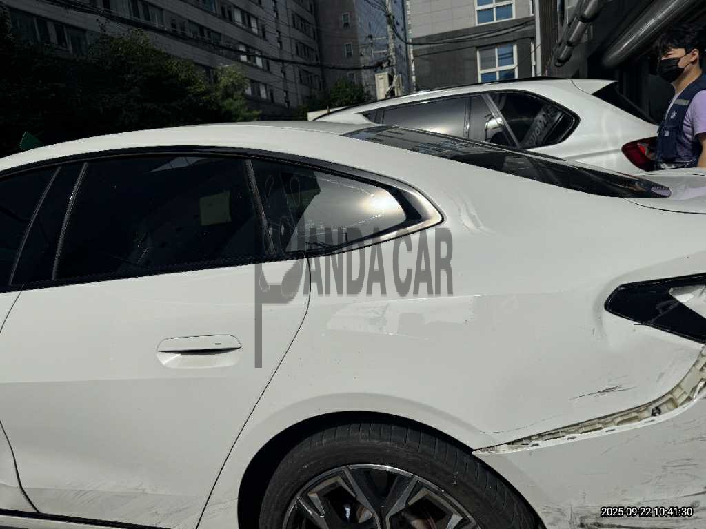 2023 BMW i4 eDrive40, photograph 4