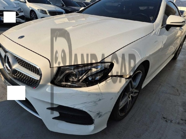 2020 Mercedes-Benz E220 d Coupe, photograph 2