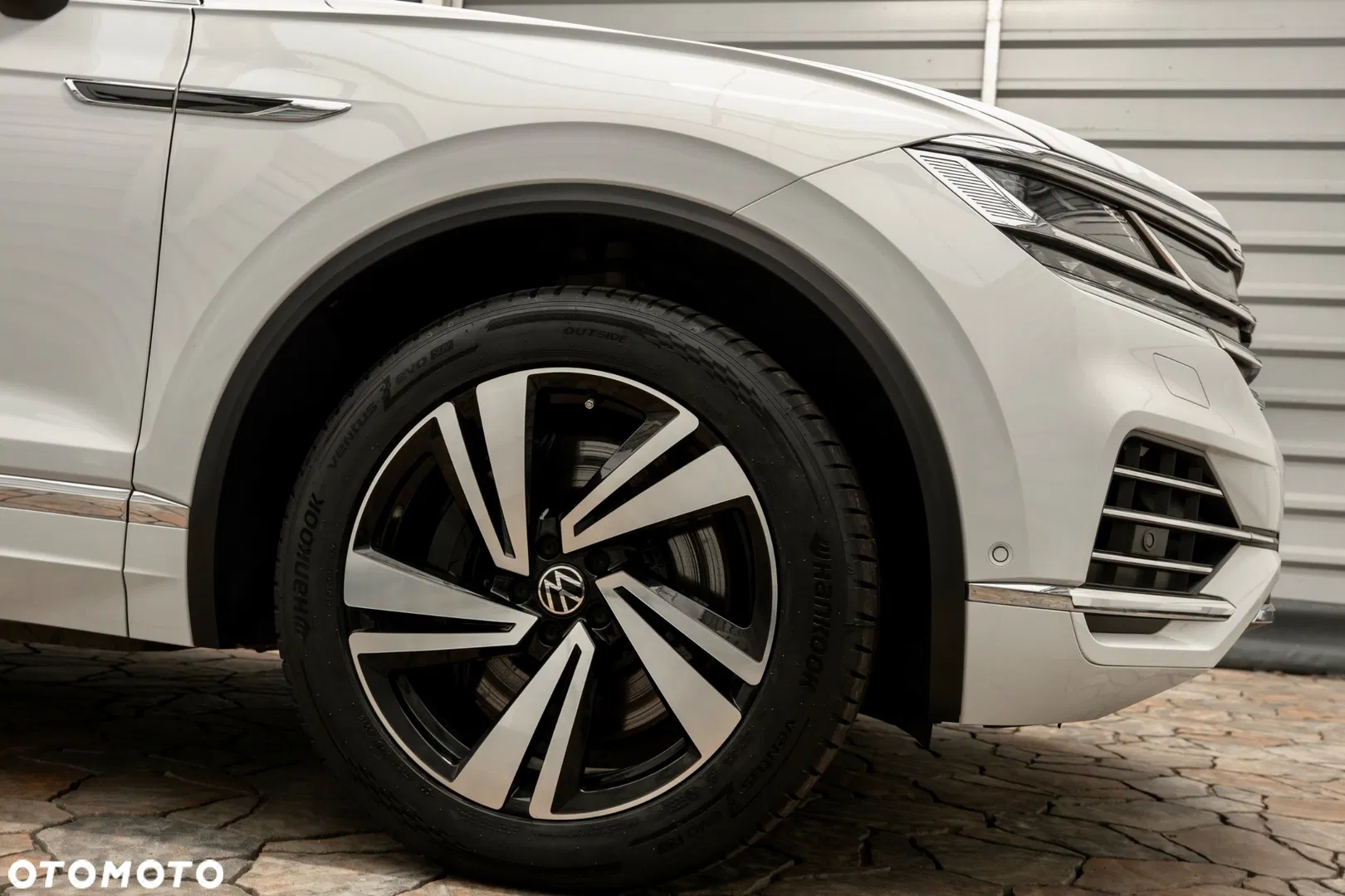 2023 Volkswagen Touareg 3.0 V6 TFSI Plug-In Hybrid 4Mot Elegance, photograph 10