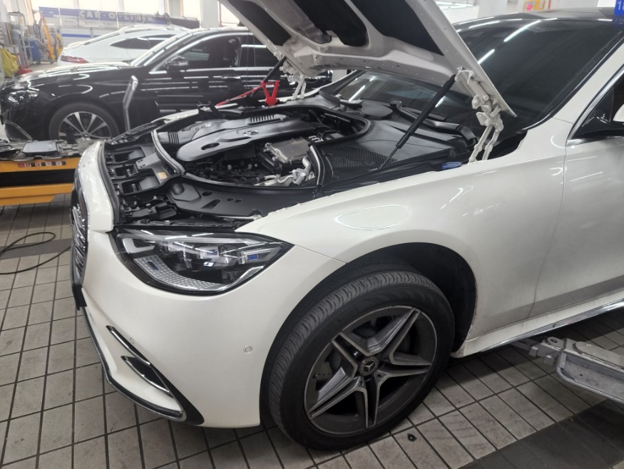 2022 Mercedes-Benz S400 d, photograph 4
