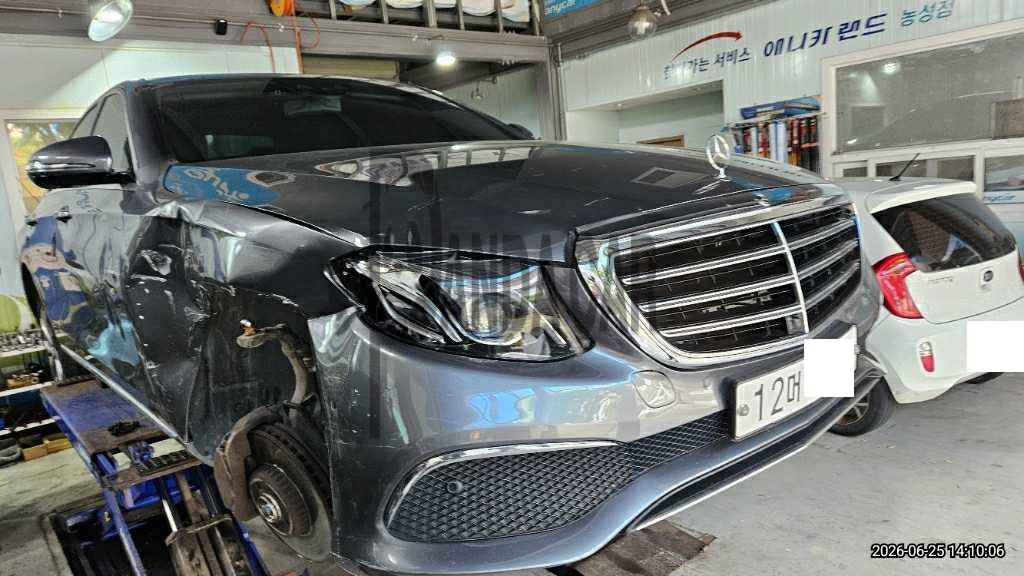 2018 Mercedes-Benz E300 4Matic, photograph 4