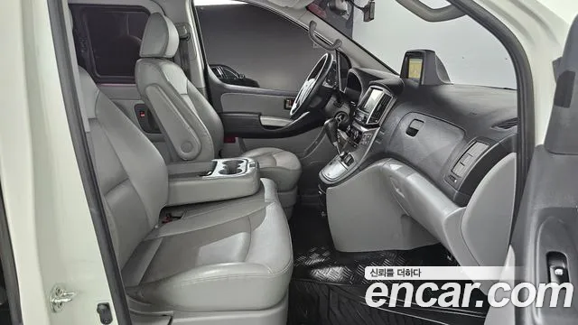 2020 Hyundai Starex 4WD Wagon 12-Seater, photograph 6