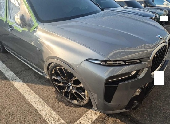 2023 BMW X7 xDrive40i, photograph 3