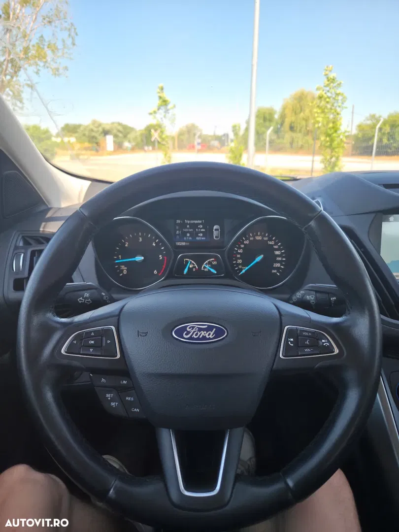2017 Ford Kuga 1.5 TDCi 2x4 Business Edition, photograph 12