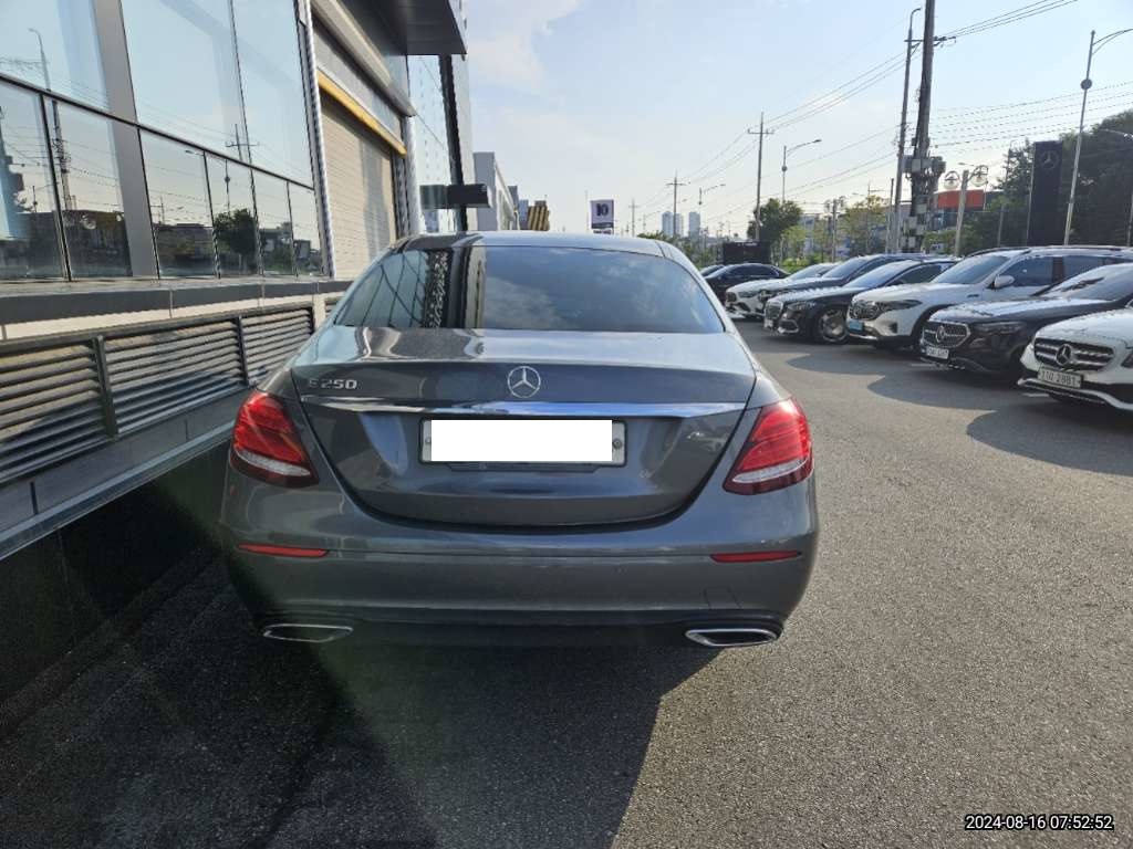2020 Mercedes-Benz E 250, photograph 4