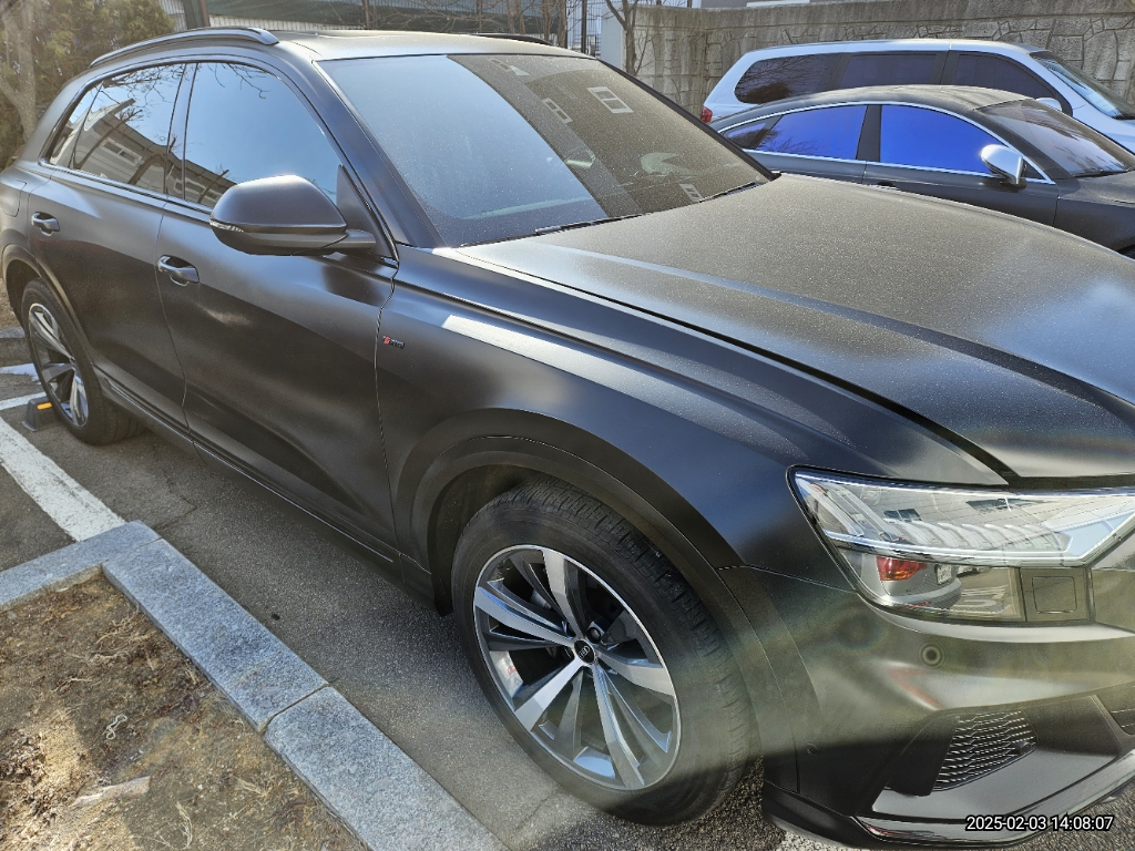 2022 Audi Q8 50 TDI quattro, photograph 4